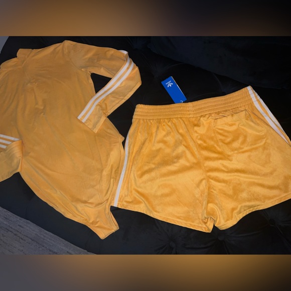 Ladies Adidas Yellow Set - Picture 6 of 6